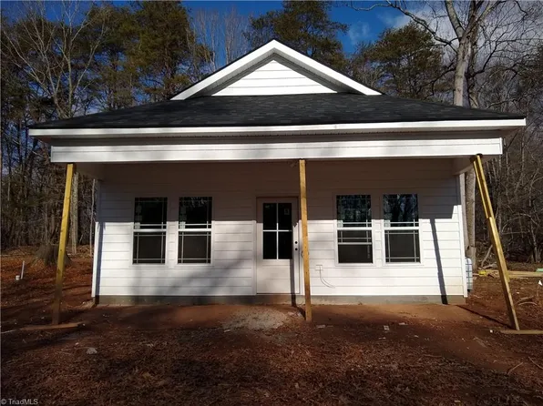 737 Meadowgreen Village Dr, Eden, NC 27288