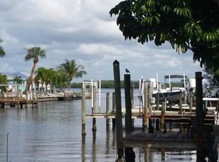 2590 Bayshore Dr, Matlacha, FL 33993