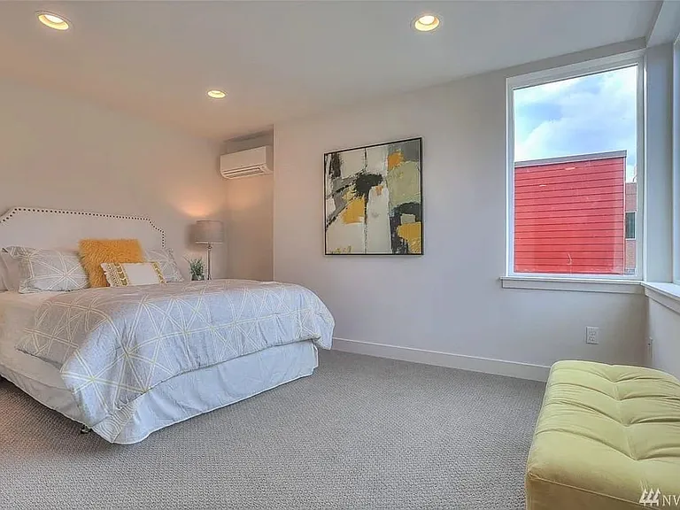 2319B Franklin Ave E #B — Photo 3