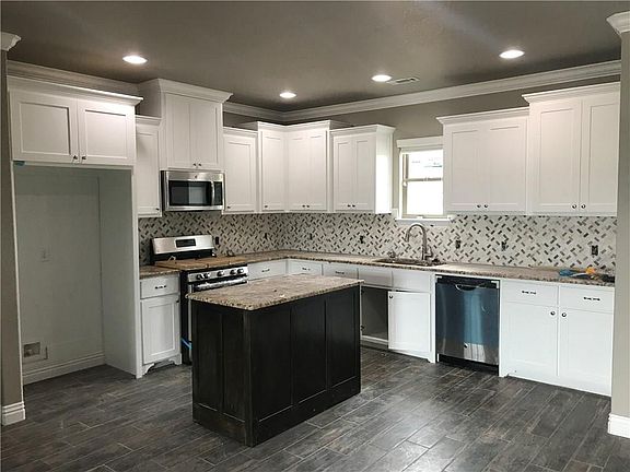 3rd image of 2289 Stonemill Dr