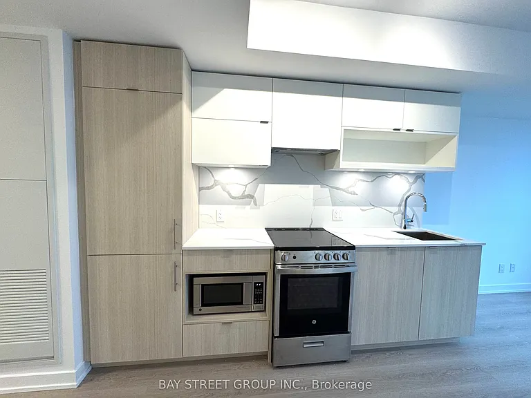 100 Queen St E #2117 — Photo 3