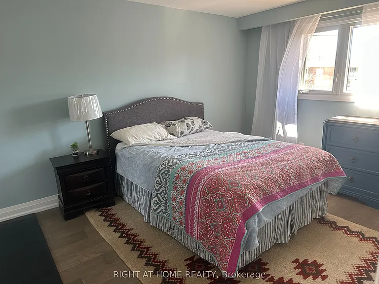 4076 Woodington Dr — Photo 4