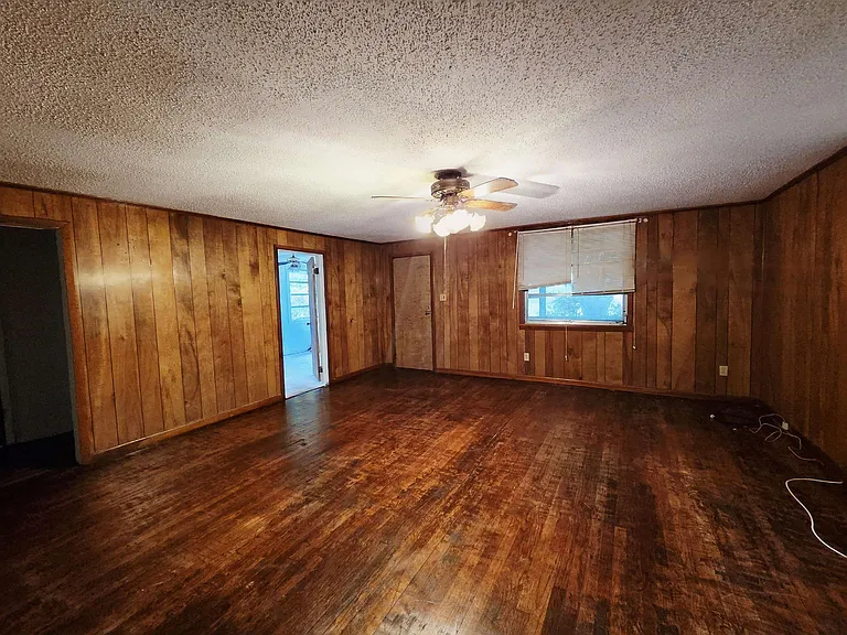 1205 E Green St — Photo 5