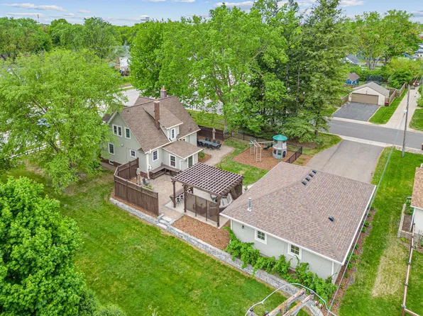 1411 Larpenteur Ave W, Falcon Heights, MN 55113