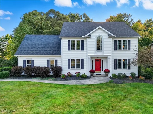 9435 Airlane Dr, Macedonia, OH 44056