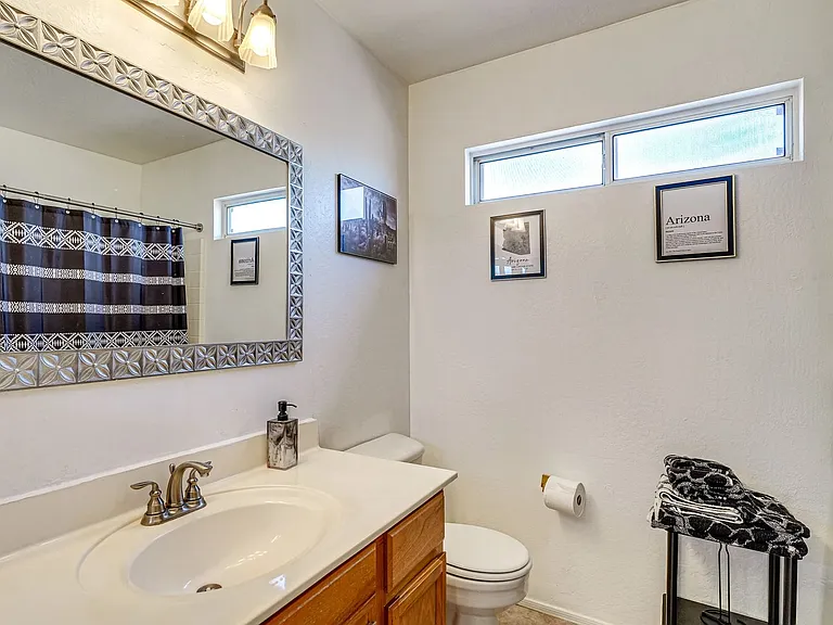 915 E Montoya Ln — Photo 16