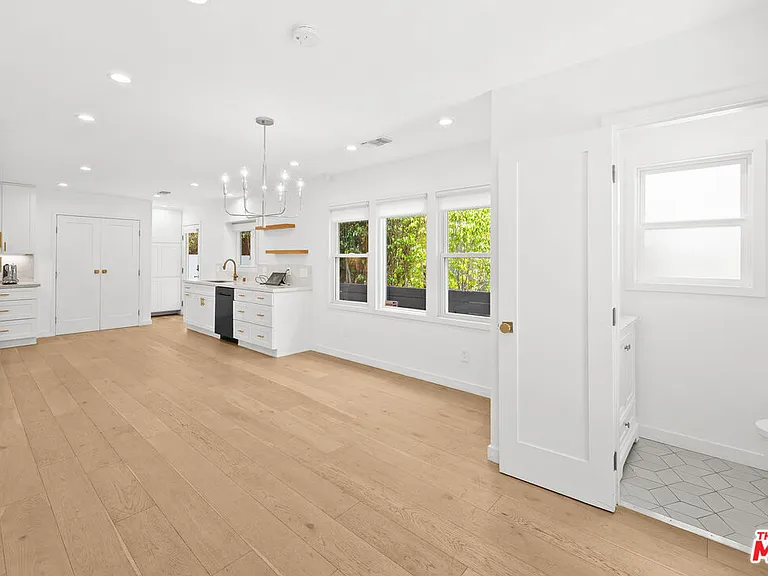 9007 David Ave — Photo 7