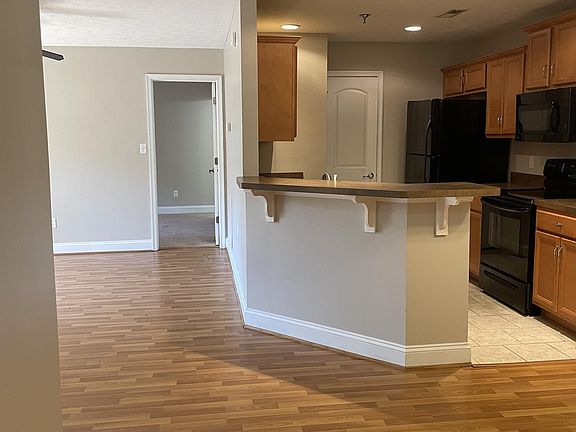 2nd image of 103 Capital St Unit 102