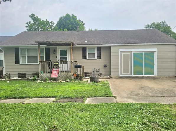 703 W Benton St, Windsor, MO 65360