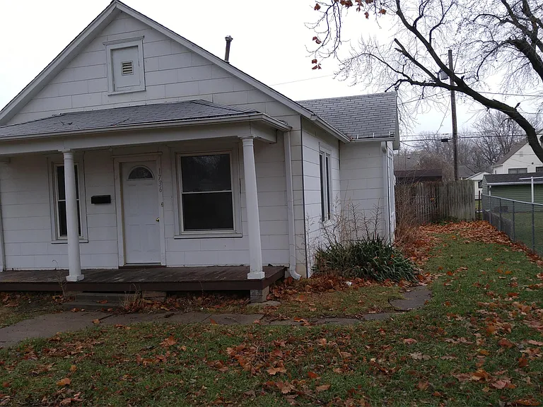 1736 N Irving St — Photo 2