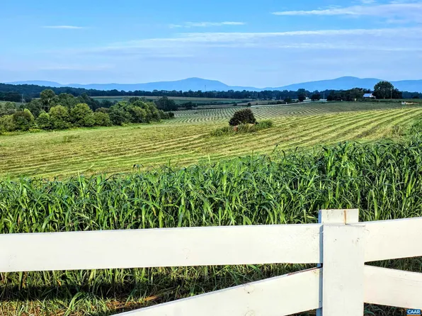 15 Fredericksburg Rd, Ruckersville, VA 22968