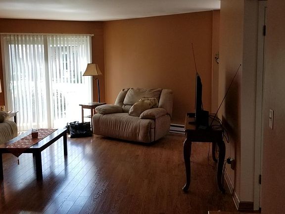 4th image of W169N11414 Biscayne Dr