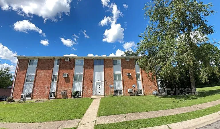 2 Hampshire Ct #10 — Photo 1
