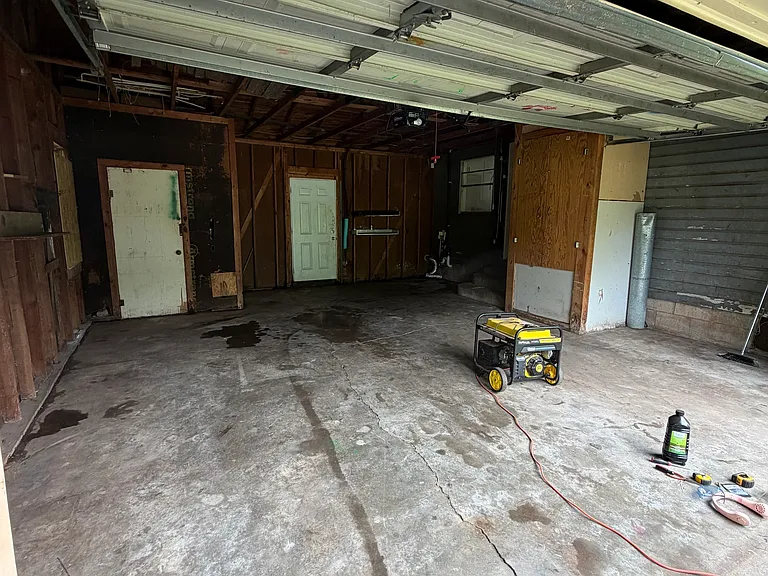 2108 N Saint Mark Ave — Photo 5