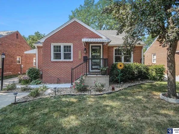 2737 S 12th St, Lincoln, NE 68502