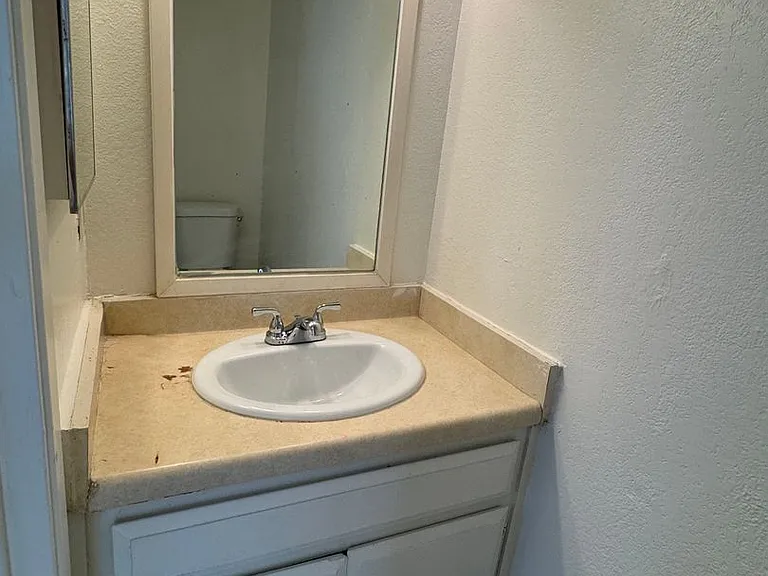 818 Wallace St — Photo 9