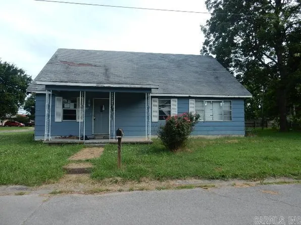 1110 W 10th St, Caruthersville, MO 63830