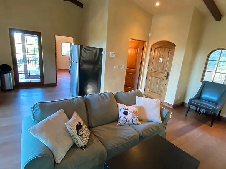 Enclave Ct — Photo 6