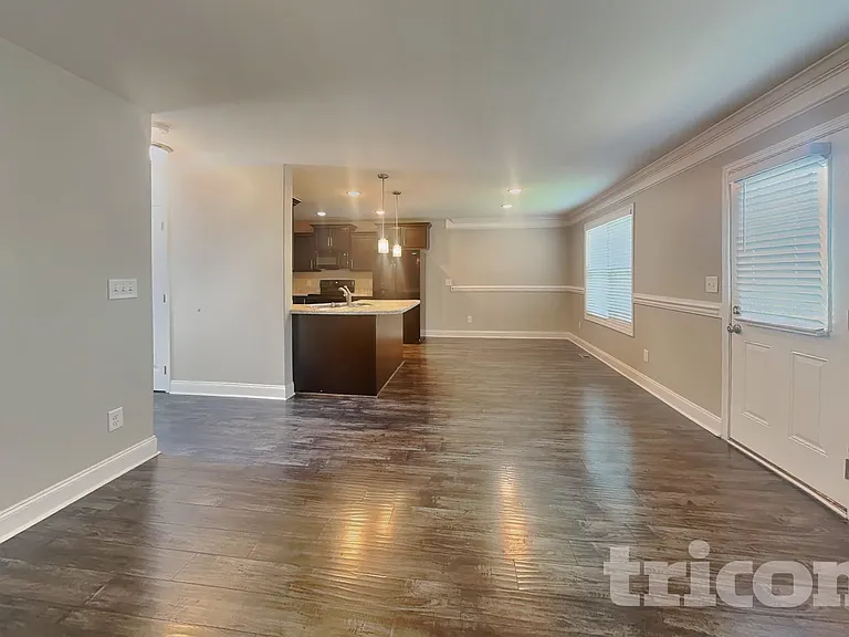 513 Sourwood Dr — Photo 2