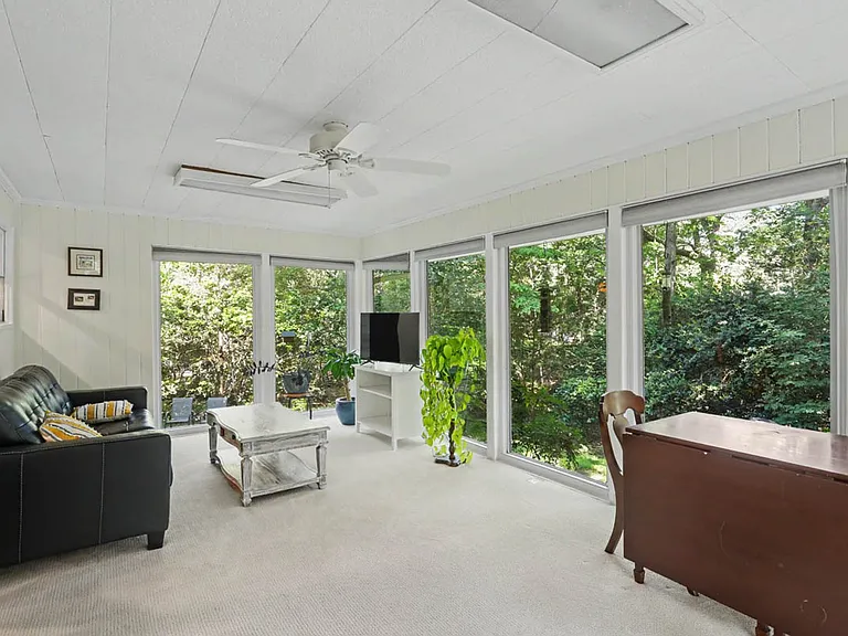 112 Holly Rd — Photo 5