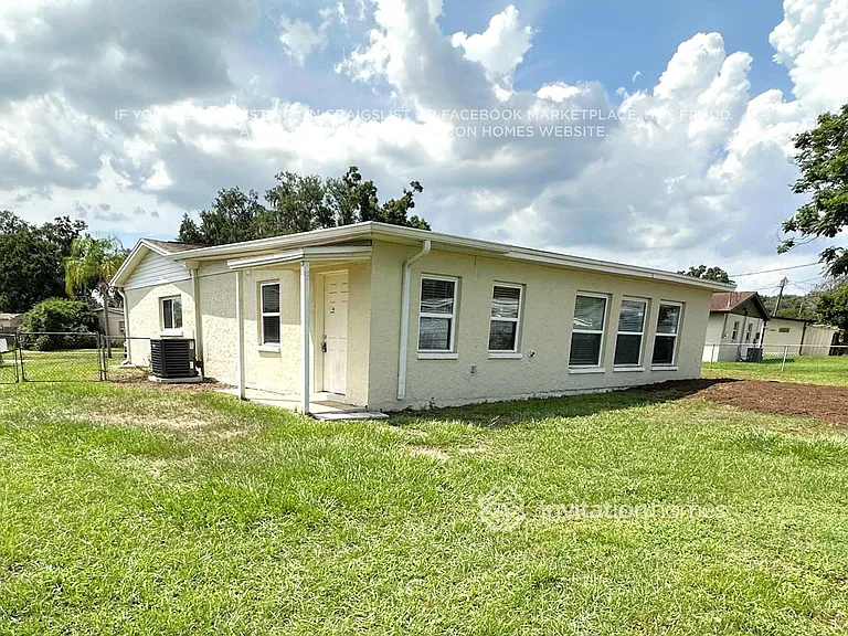 725 Clayton St — Photo 19