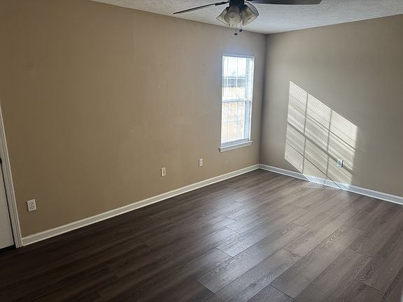 3rd image of 3915 Ledbetter Dr