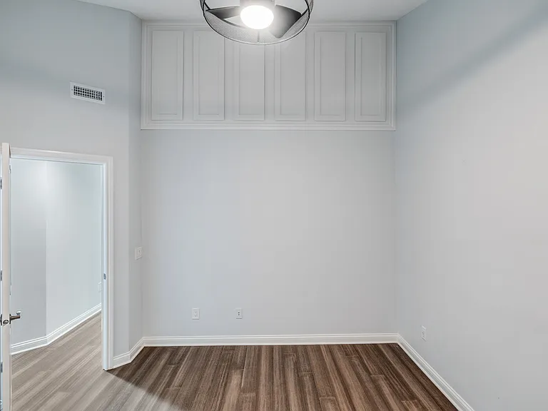 2068 Broughton St — Photo 41