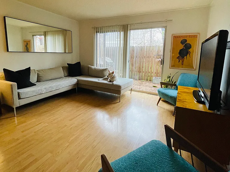 913 W Lynn St #4 — Photo 3