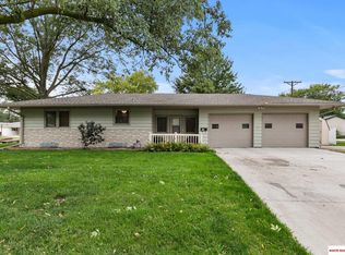1718 Sara Rd, Beatrice, NE 68310