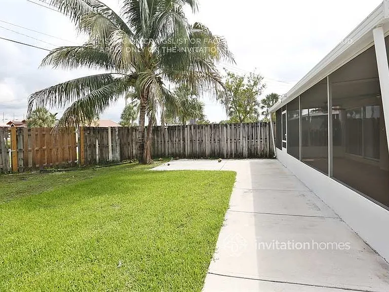 7651 NW 168th Ter — Photo 13