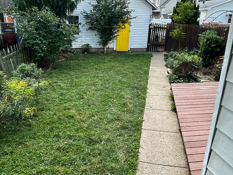 976 E Market St — Photo 16