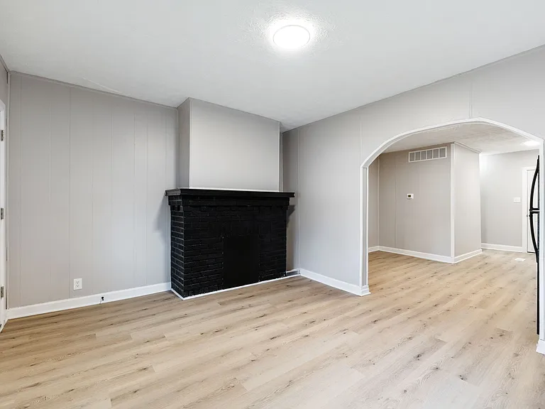 2045 Briarwood Ave — Photo 3