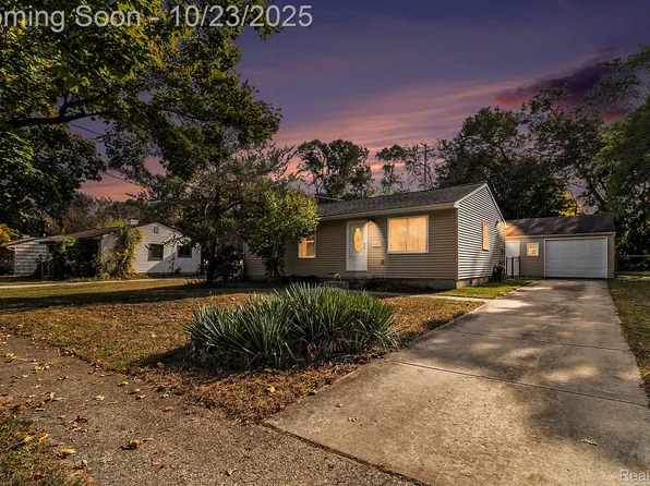 809 Richard St, Holly, MI 48442