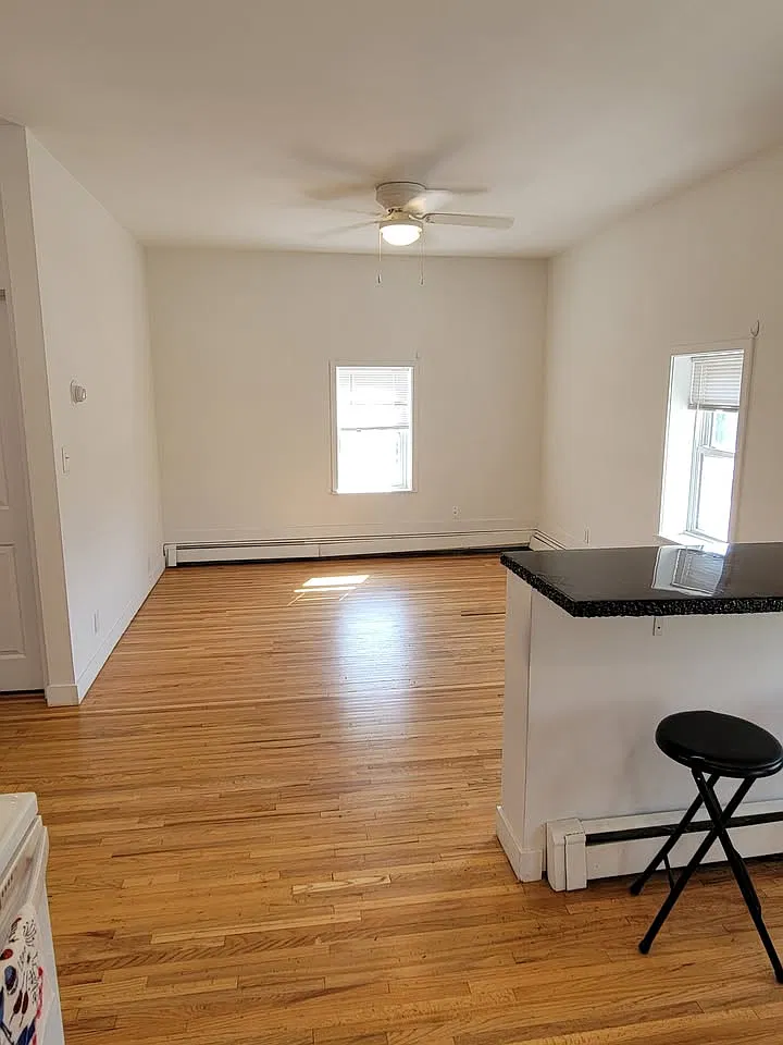 2 bed, 650 sqft, $1,350 — Photo 3
