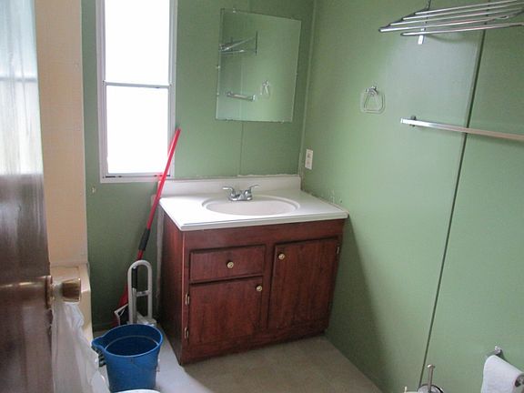 Bathroom w/ Garden Tub