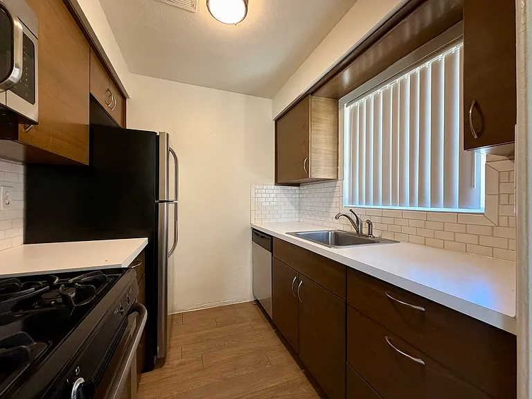 4420 N 8th Ave #3 — Photo 4