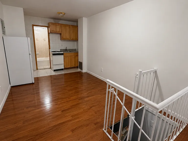 160 Orchard St #2R — Photo 5