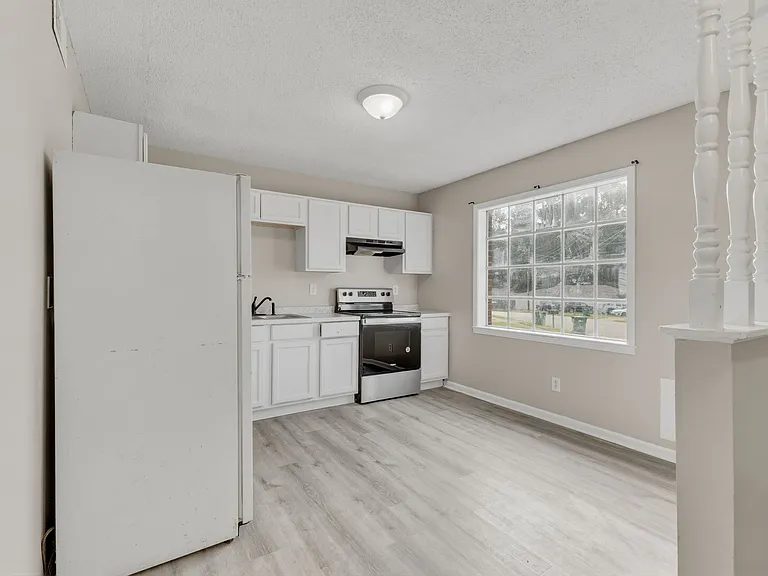 40 Carolane Drive - 4 — Photo 4