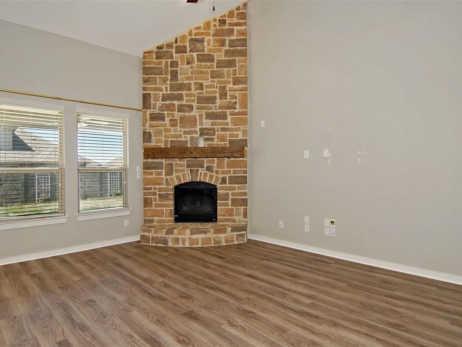 4 bed, 2746 sqft, $3,195 — Photo 3