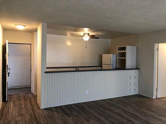 4th image of 11139 Acama St #105
