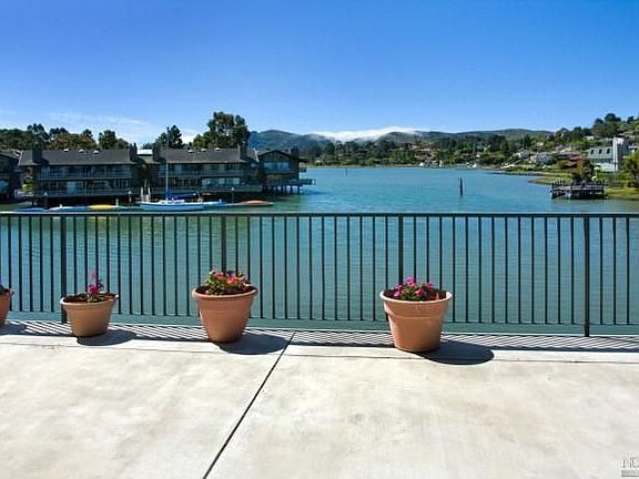 2nd image of 2 Greenwood Cove Dr