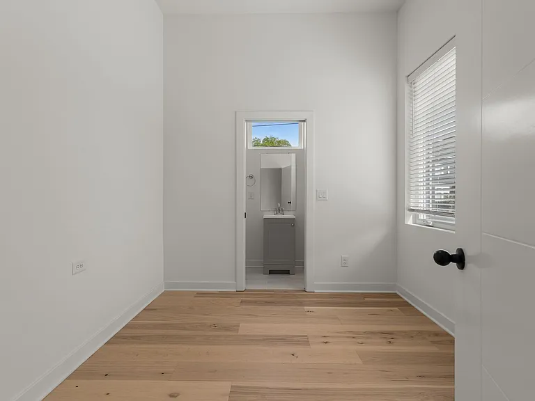 321 Douglas Ave — Photo 4