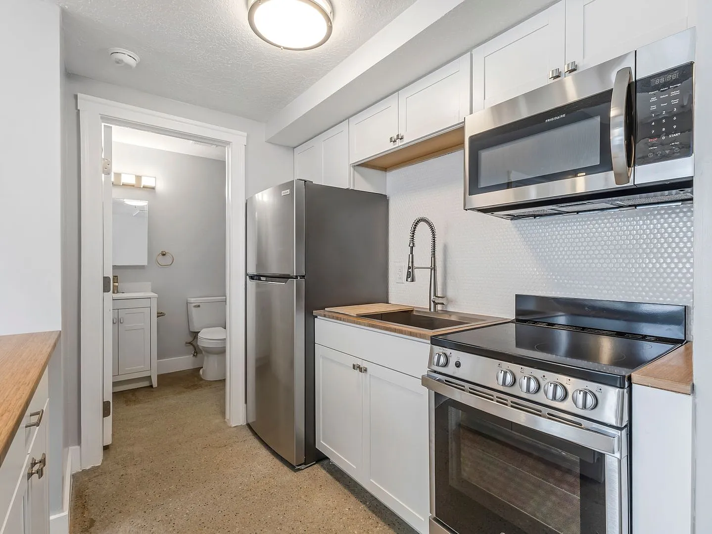 New Grand Apartments — Photo 3