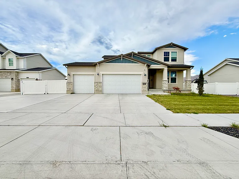 6446 N Pine Tree Way — Photo 1