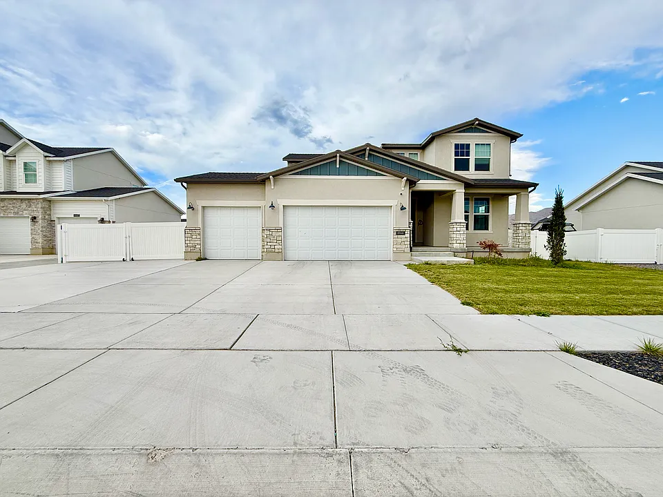 6446 N Pine Tree Way
