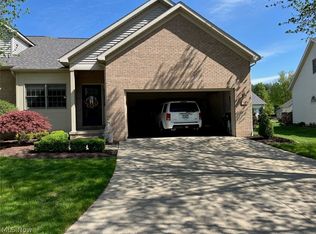 2559 Glenshire Cir #40-B, Uniontown, OH 44685