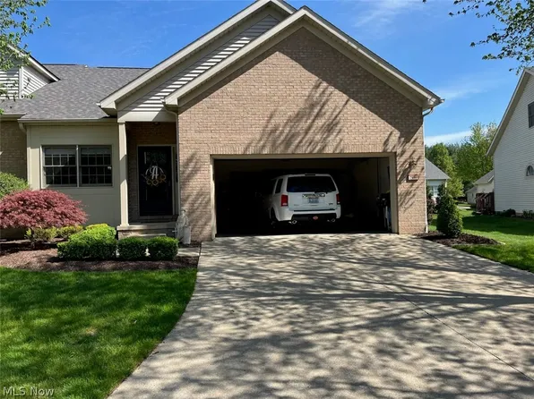 2559 Glenshire Cir #40-B, Uniontown, OH 44685