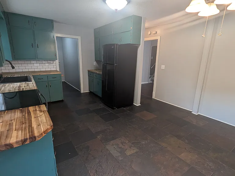 1411 Neosho St — Photo 5