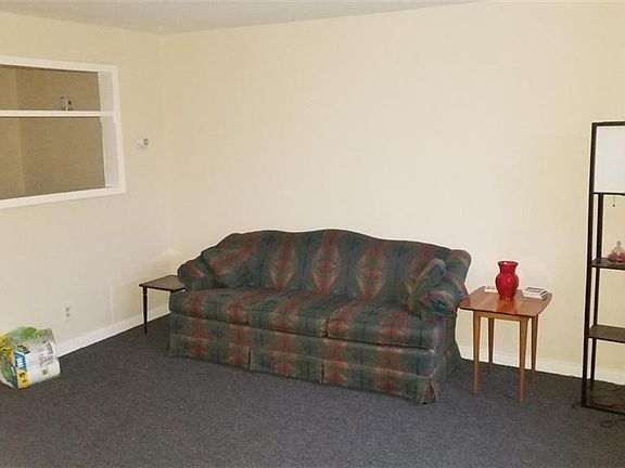 5th image of 45 Thackeray Ct
