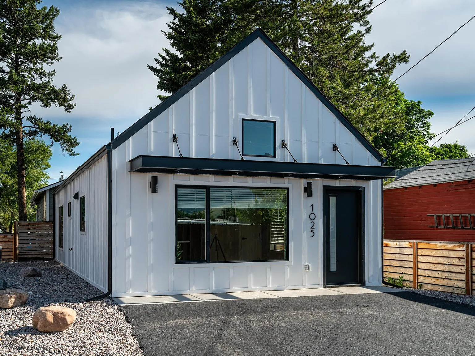 1025 Stoddard — Photo 1